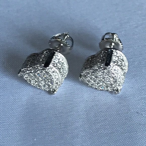 New! Heart Crystal Stud Earrings - Picture 4 of 8